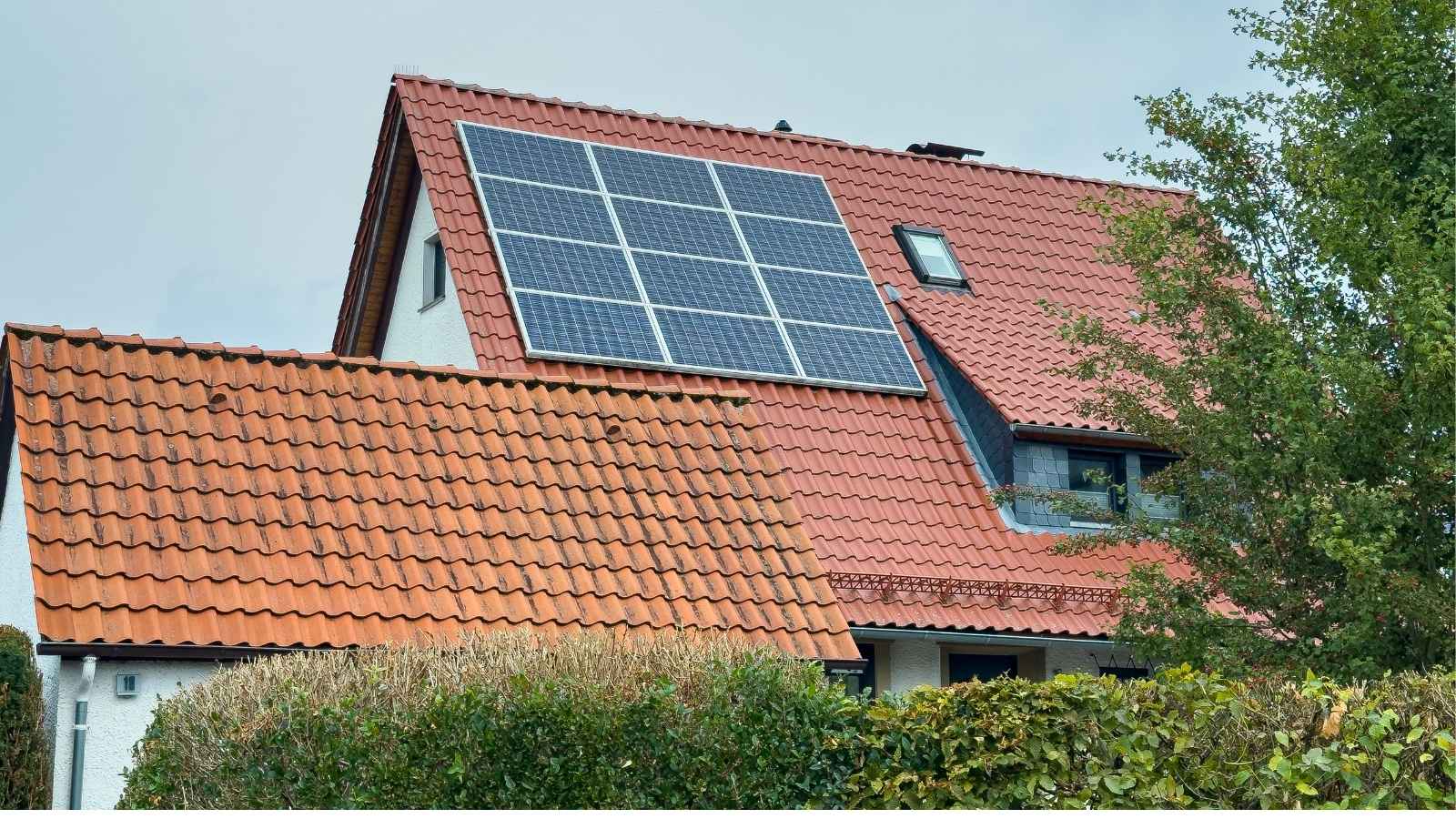 Guía 2026: Paneles Solares para Casa en Colombia – Inversión y Ahorro