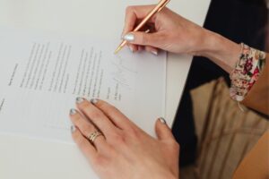 Regulación resolución CREG 101 099 de 2026: qué cambia para la venta de excedentes de energía y la autogeneración remota en Colombia