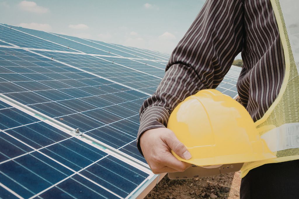 Mantenimiento de paneles solares en Colombia: ¿Qué son los Servicios de Inteligencia Operativa y la Optimización de Recursos Energéticos?