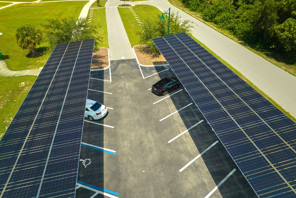 ¿Cuántos paneles solares necesitas para cargar un vehículo eléctrico en casa o en una empresa?